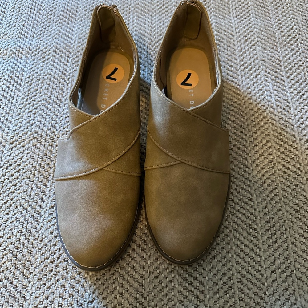 Women's Tan Slip-On Shoes